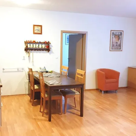 Triangel Apartman 1-04 *